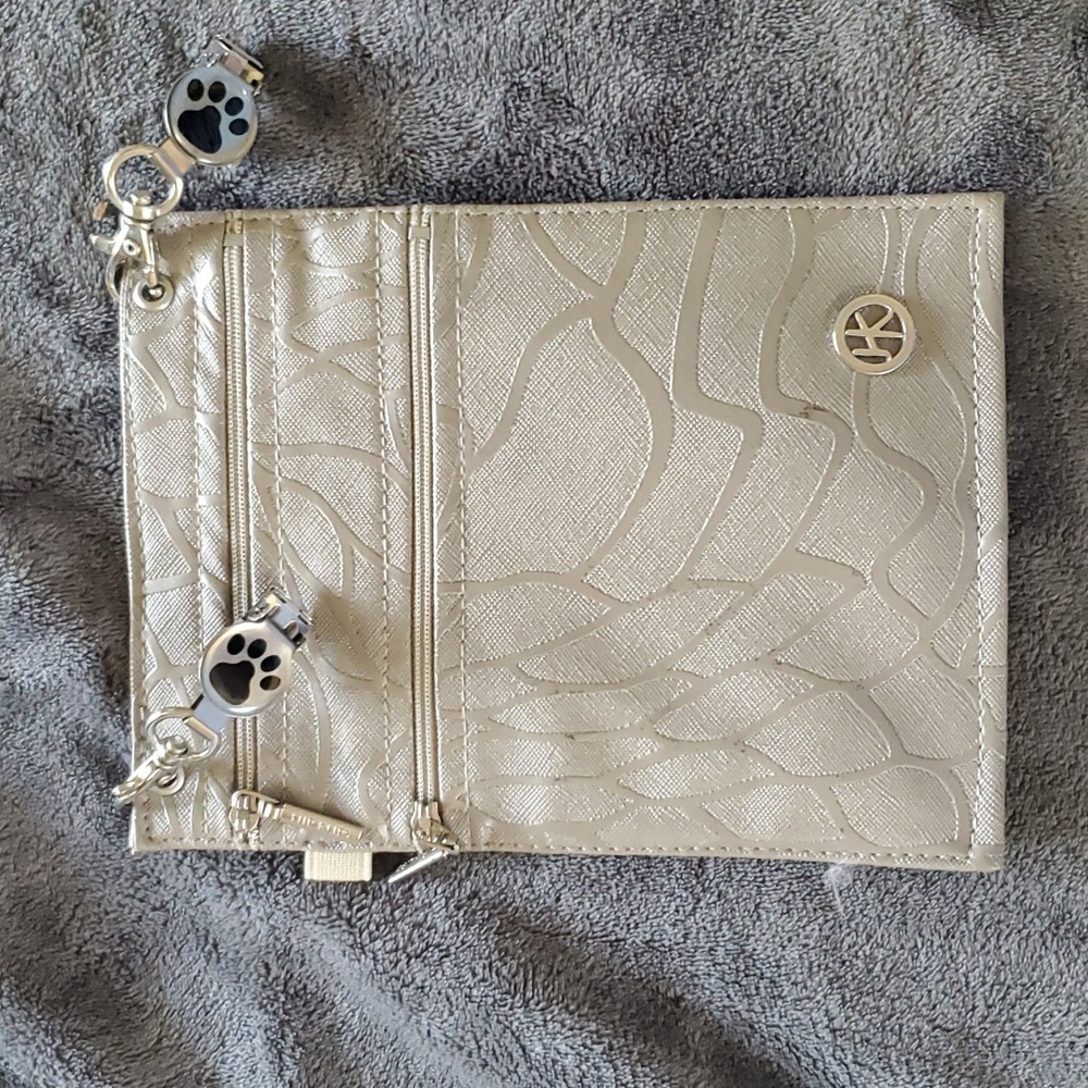 HipKlips Gray w/Dog Paw Clip on to Clothing Hands Free bag